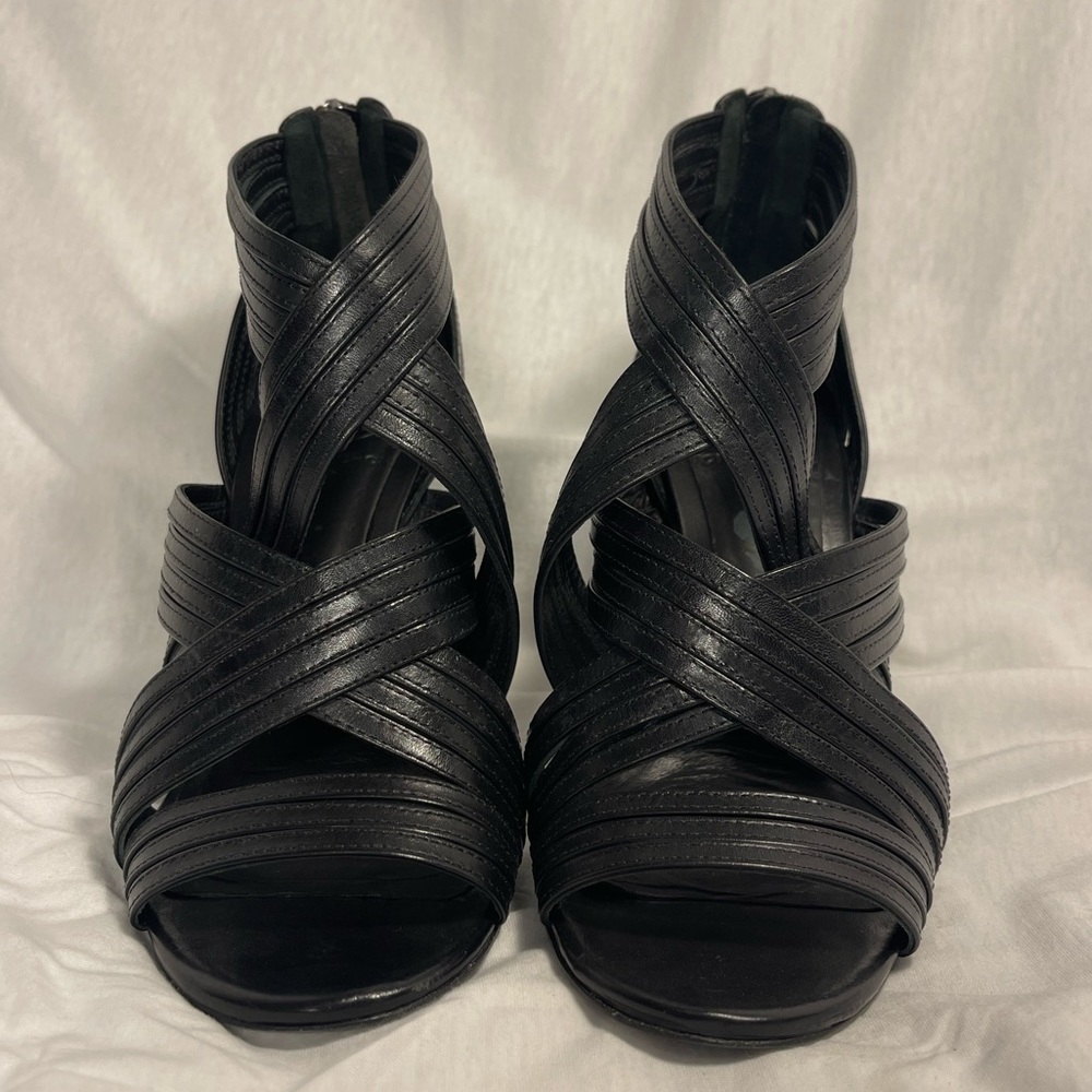 Tory Burch Black Leather Gladiator open toed Sandals. Gently used. US 6 ½ M